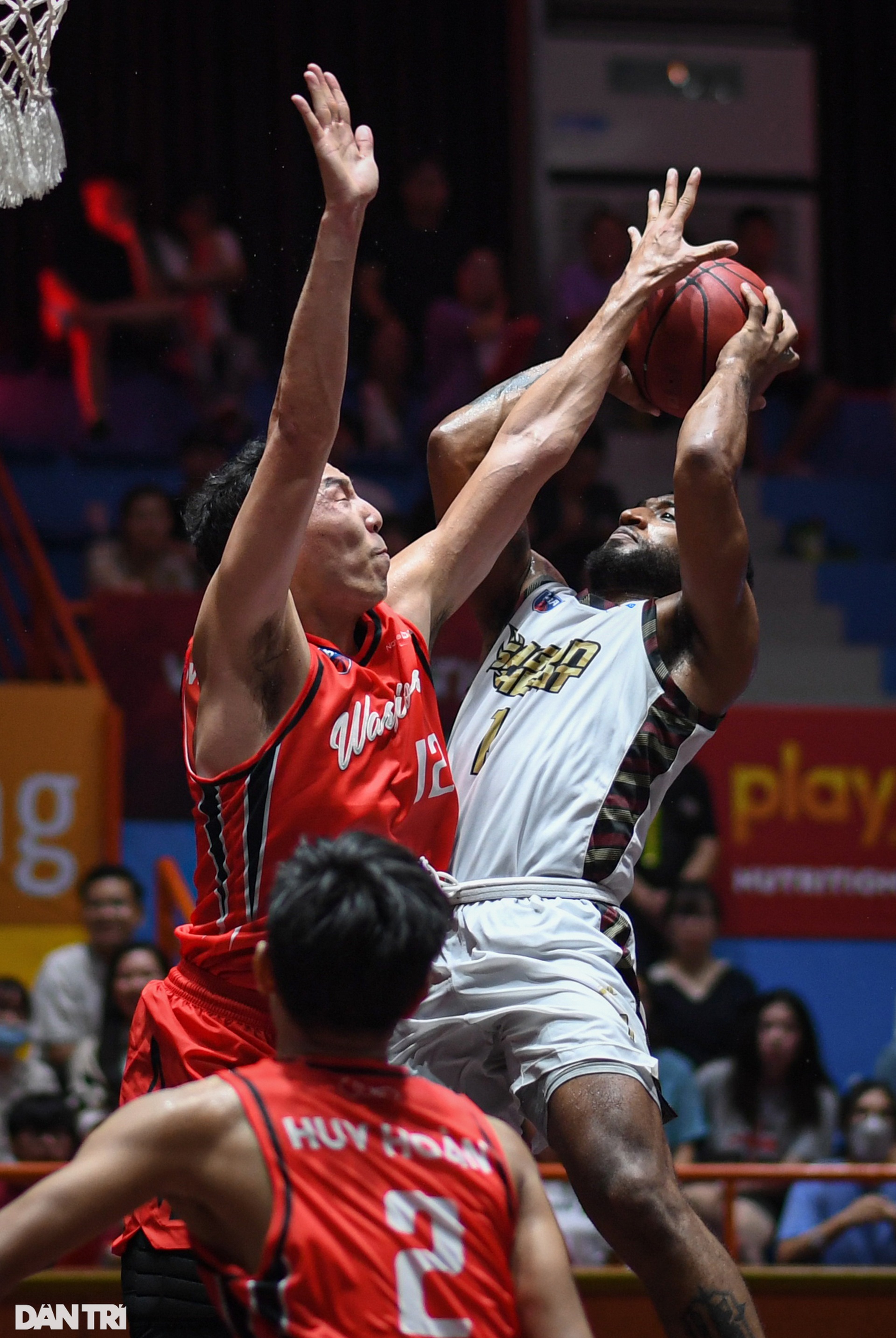 CĐV Saigon Heat đốt cháy nhà thi đấu Tây Hồ trong niềm vui chiến thắng - 4 CĐV Saigon Heat đốt cháy nhà thi đấu Tây Hồ trong niềm vui chiến thắng - 4