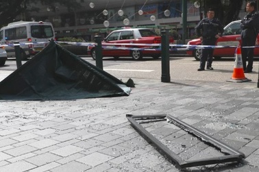 Nữ du khách chết thảm vì bị cửa sổ khách sạn từ tầng 16... rơi trúng đầu