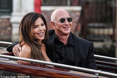 Vợ chồng tỷ phú Jeff Bezos và dàn khách mời toàn sao rời Italy sau đám cưới