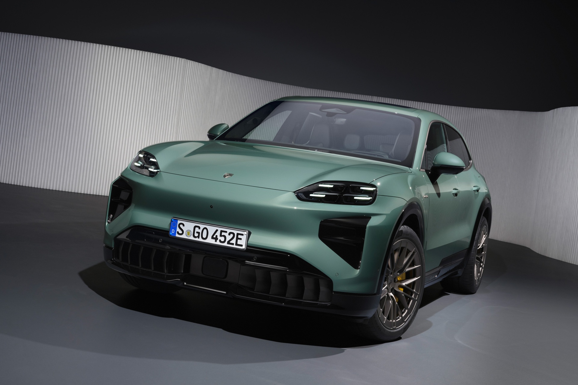 Cayenne Electric ra mắt: 1.139 mã lực, xe đường phố mạnh nhất của Porsche - 1