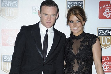 “Bà xã” Rooney “úp mở” với váy xuyên thấu 