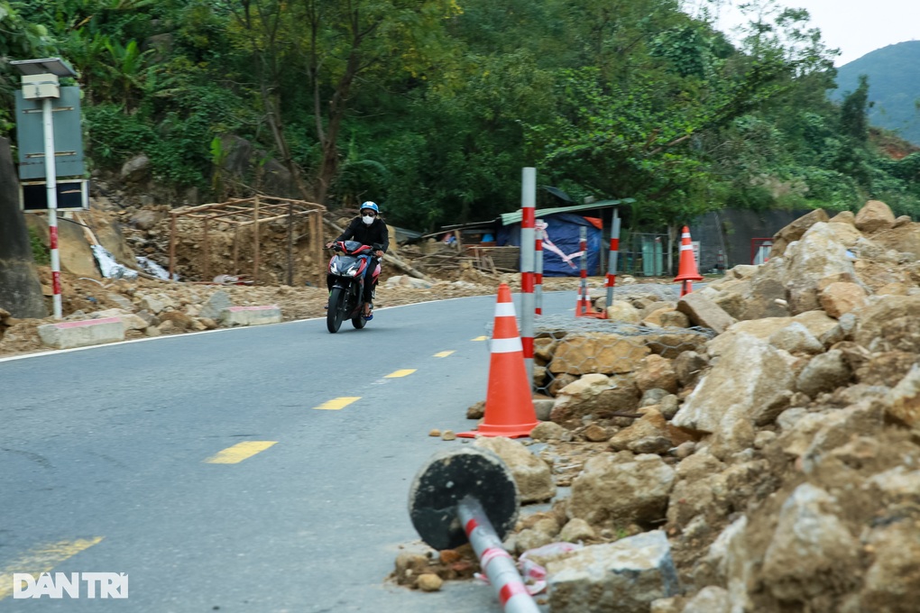 Đèo Hải Vân vẫn ngổn ngang sau trận mưa lịch sử - 11 Đèo Hải Vân vẫn ngổn ngang sau trận mưa lịch sử - 11