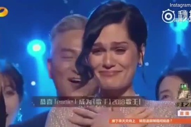 Khoảnh khắc giành chiến thắng của nữ danh ca người Anh Jessie J