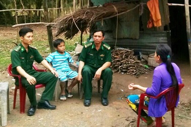 Bộ đội Biên phòng Sóc Trăng đỡ đầu 40 học sinh nghèo vượt khó