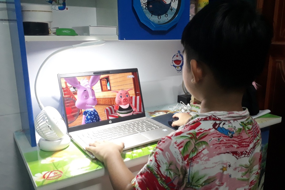 Không máy tính, không rành công nghệ thì học trực tuyến làm sao? - 1 Không máy tính, không rành công nghệ thì học trực tuyến làm sao? - 1