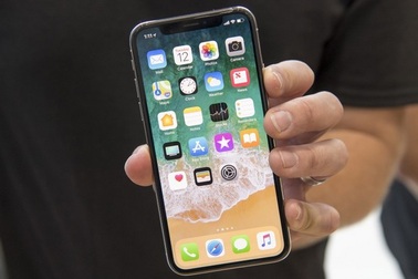 iPhone XS Max sắp về VN với giá 33 triệu đồng, iPhone X chính hãng giảm mạnh