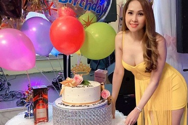 “Gái nhảy” Minh Thư khoe vòng một nóng bỏng trong tiệc sinh nhật