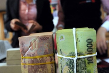 Hơn 4.600 tỷ đồng bơm ra OMO, lãi suất qua đêm tăng