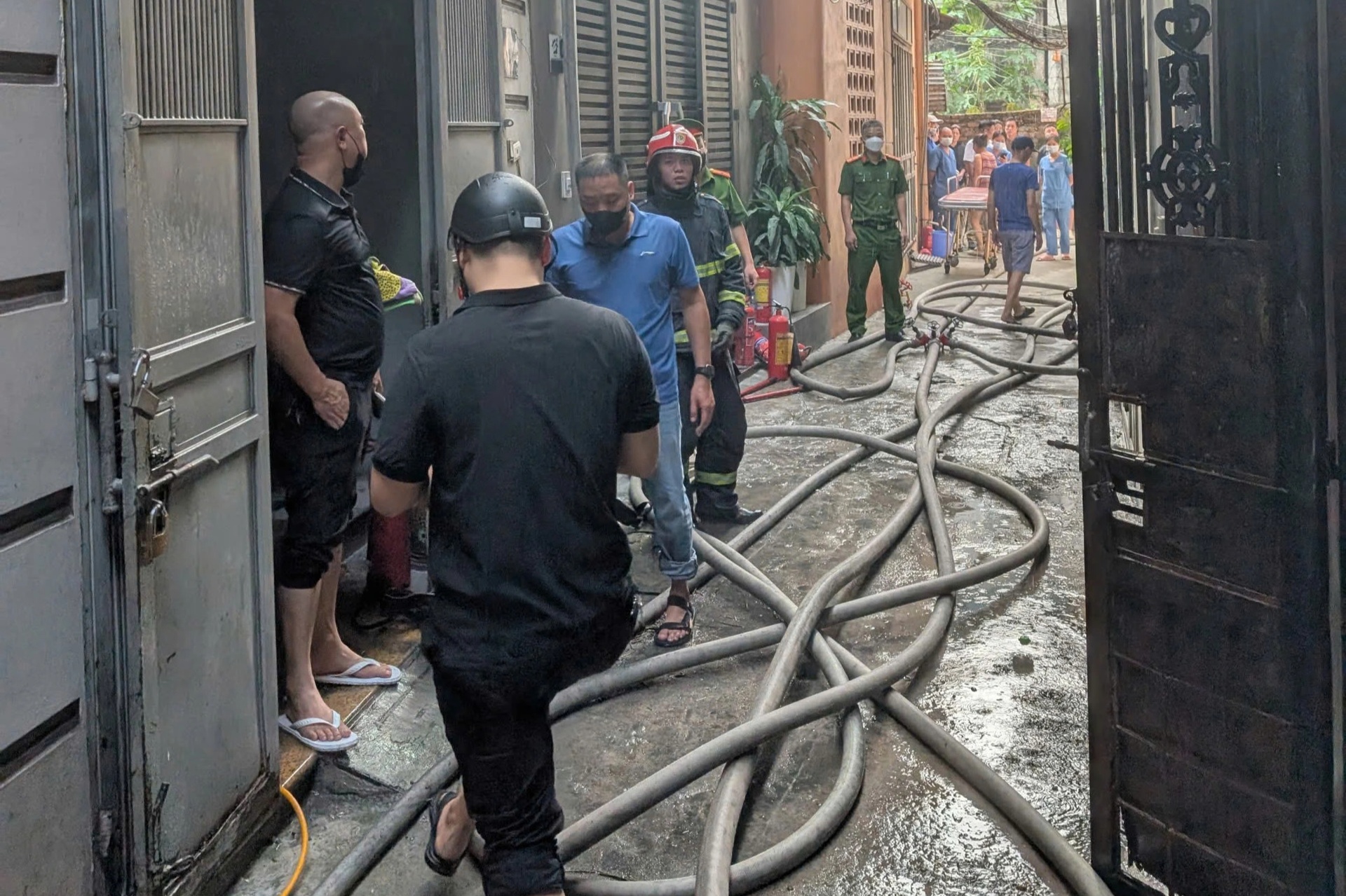 Hiện trường vụ cháy nhà ở Hà Nội khiến 5 người tử vong - 2 Hiện trường vụ cháy nhà ở Hà Nội khiến 5 người tử vong - 2