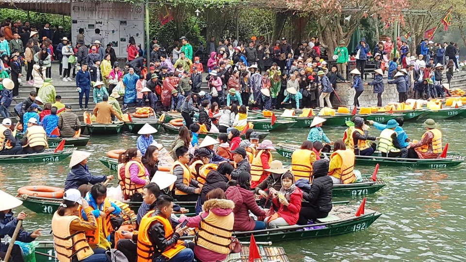 Du khách đến Ninh Bình dịp Tết Nguyên đán được bảo đảm an toàn tuyệt đối - 2 Du khách đến Ninh Bình dịp Tết Nguyên đán được bảo đảm an toàn tuyệt đối - 2