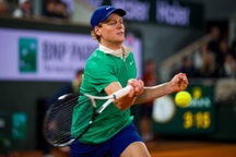 Đánh bại Djokovic, Sinner lần đầu vào chung kết Roland Garros