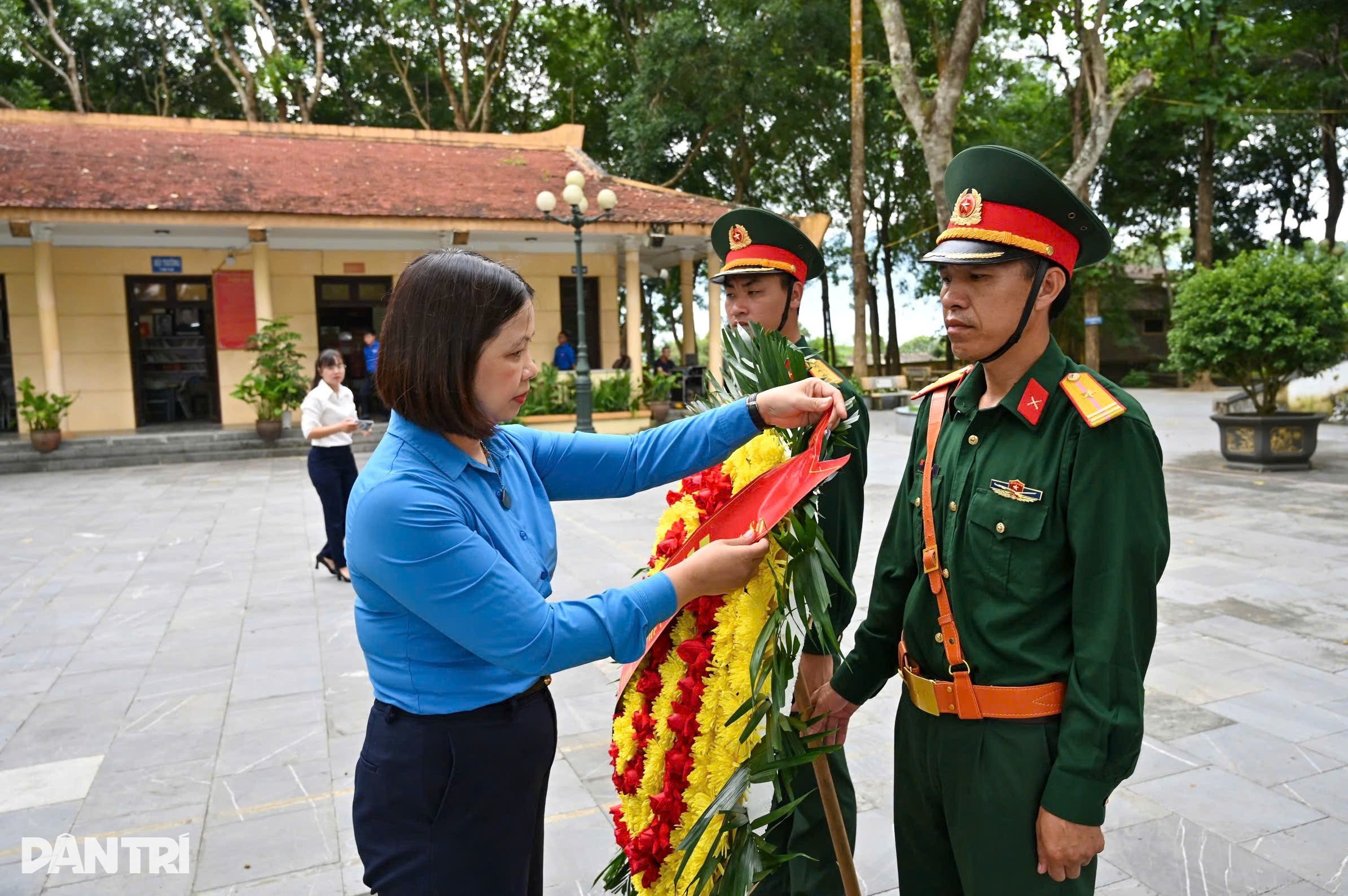 Bộ Nội vụ khánh thành Nhà bia ghi danh liệt sỹ và 10 căn nhà mới ở Nghĩa Lộ - 3 Bộ Nội vụ khánh thành Nhà bia ghi danh liệt sỹ và 10 căn nhà mới ở Nghĩa Lộ - 3