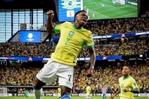 HLV Brazil bày tỏ lo ngại trước trận quyết đấu với Colombia