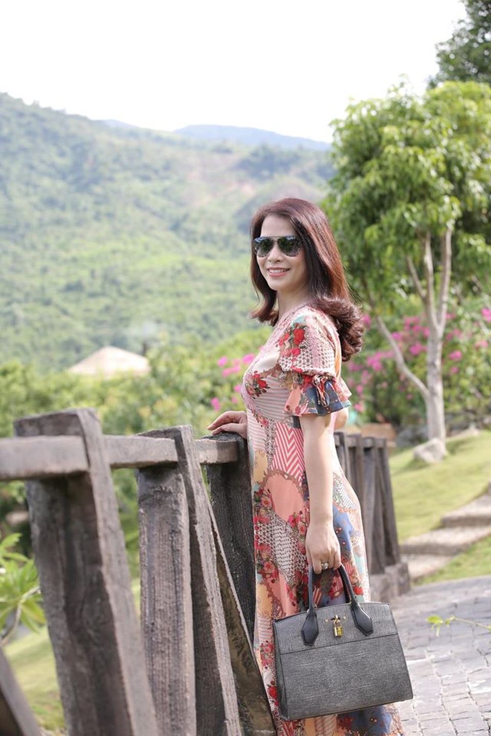 Bạn gái Á hậu kém 17 tuổi được NSƯT Chí Trung công khai, quyến rũ ra sao? - 24