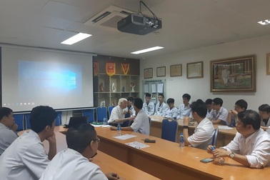 Giáo sư người Mỹ chia sẻ kinh nghiệm quý giá về phẫu thuật cột sống trẻ em