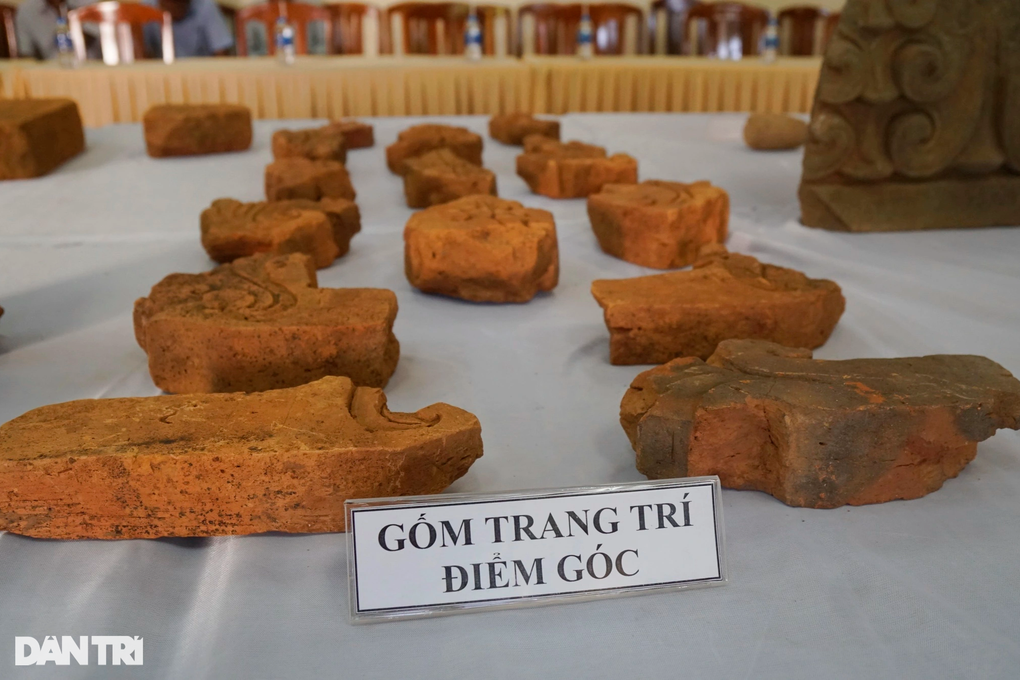 Tìm thấy 102 hiện vật nghìn năm tuổi ở Bình Định - 3 Tìm thấy 102 hiện vật nghìn năm tuổi ở Bình Định - 3