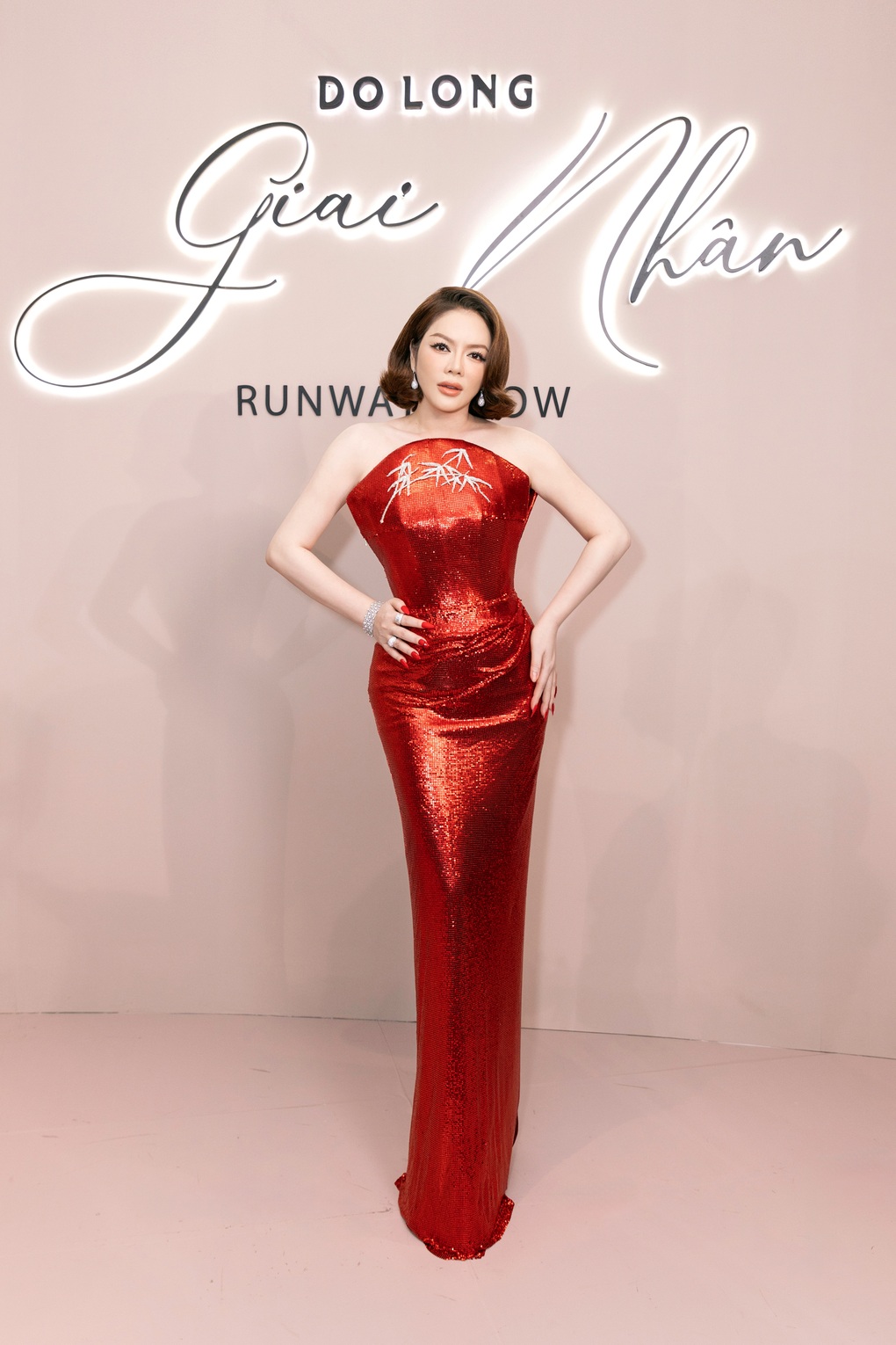 Trấn Thành đi xem show thời trang cùng Hari Won, biểu cảm gây chú ý - 8 Trấn Thành đi xem show thời trang cùng Hari Won, biểu cảm gây chú ý - 8