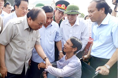 Thủ tướng về vùng tâm bão chỉ đạo khẩn trương khắc phục hậu quả