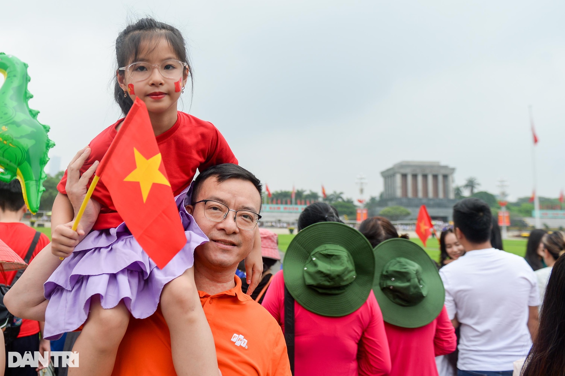 Người dân xếp hàng vào Lăng viếng Chủ tịch Hồ Chí Minh ngày 30/4 - 10 Người dân xếp hàng vào Lăng viếng Chủ tịch Hồ Chí Minh ngày 30/4 - 10