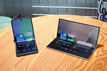 Samsung tung ra cùng lúc 3 điện thoại màn hình gập