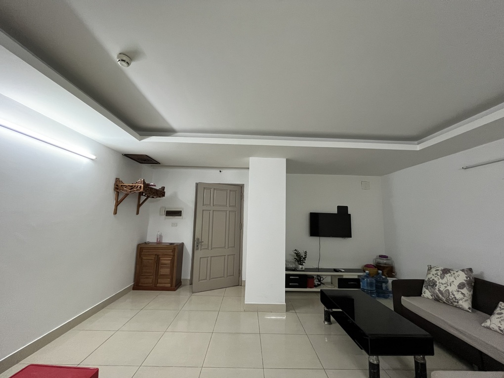 Cô gái bỏ tiền tỷ mua nhà cũ rồi cải tạo thành căn hộ đẹp như mơ ở Hà Nội - 1 Cô gái bỏ tiền tỷ mua nhà cũ rồi cải tạo thành căn hộ đẹp như mơ ở Hà Nội - 1