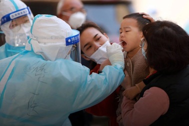 Trung Quốc có thể sắp cấp phép thuốc điều trị Covid-19 đầu tiên