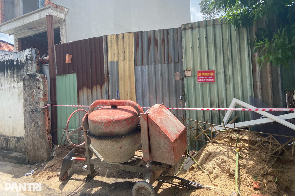 Người dân bất an sau vụ sập nhà 4 tầng ở TPHCM - 1 Người dân bất an sau vụ sập nhà 4 tầng ở TPHCM - 1