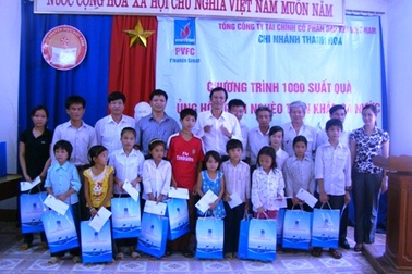 Thanh Hóa: Trao 50 suất học bổng học sinh nghèo