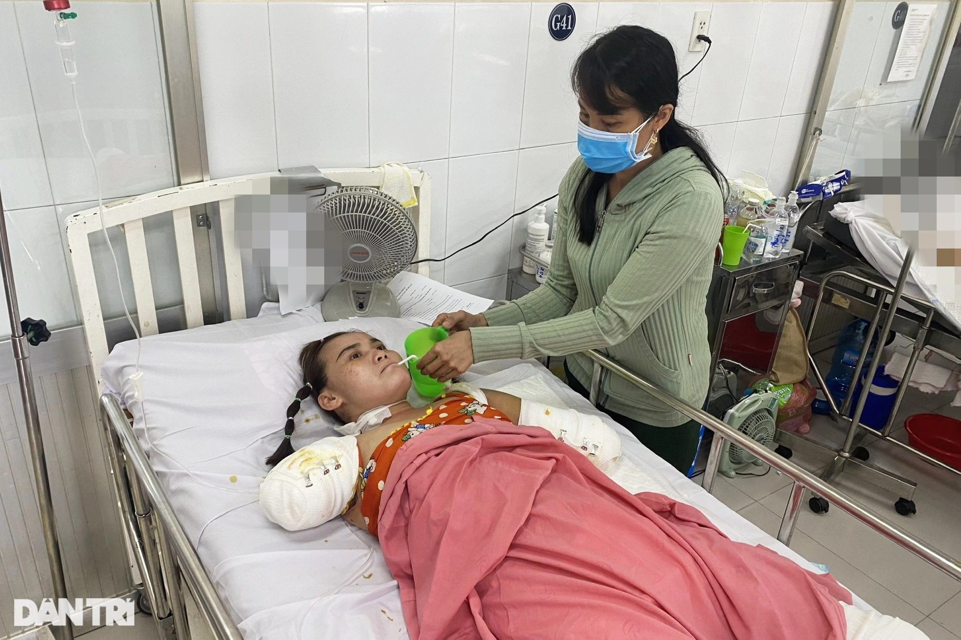 Người mẹ nghèo cụt tứ chi khi hái xoài cho con được giúp hơn 240 triệu đồng - 2 Người mẹ nghèo cụt tứ chi khi hái xoài cho con được giúp hơn 240 triệu đồng - 2