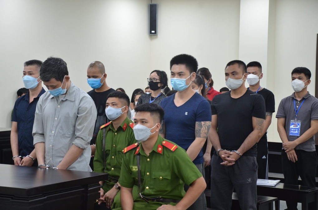 Xét xử nhóm bác sĩ tiếp tay bệnh nhân tâm thần mở phòng bay lắc - 1 Xét xử nhóm bác sĩ tiếp tay bệnh nhân tâm thần mở phòng bay lắc - 1