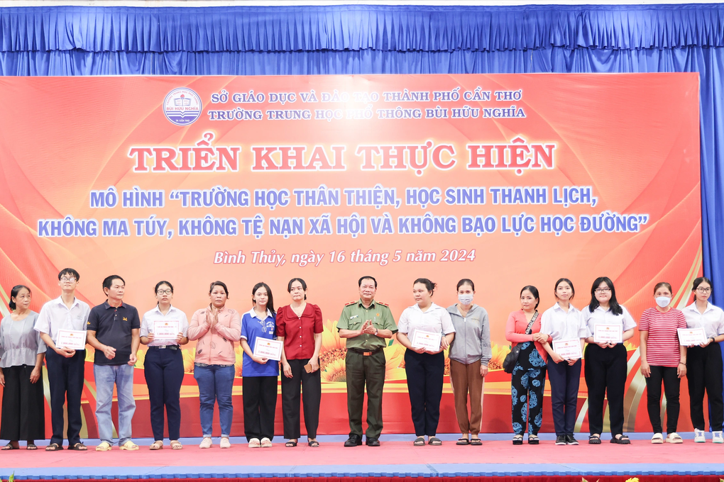 Cần Thơ ra mắt mô hình trường học thân thiện, học sinh thanh lịch - 2