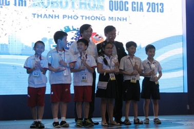 Học sinh Đà Nẵng và Hà Nội giành giải Nhất cuộc thi Robothon quốc gia 2013