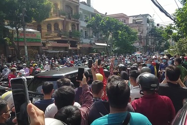 Vây kín phòng gym của thanh niên phát ngôn "gây sốc" về vợ nghệ sĩ Chí Tài