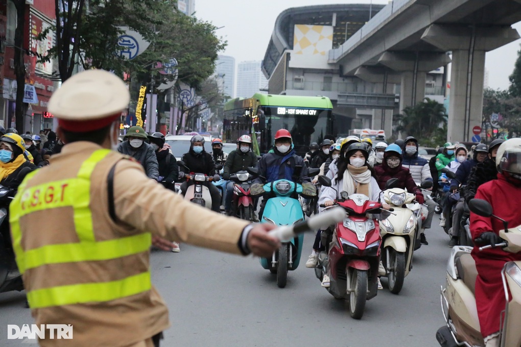 CSGT Hà Nội lập 4 tổ tuần tra đặc biệt, xử lý vi phạm giao thông xuyên Tết - 1 CSGT Hà Nội lập 4 tổ tuần tra đặc biệt, xử lý vi phạm giao thông xuyên Tết - 1