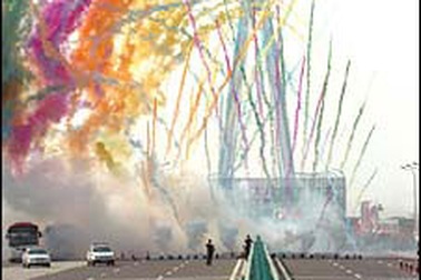 Trung Quốc khánh thành cầu vượt biển dài nhất thế giới 