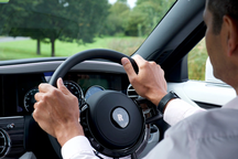 Bí mật sau vẻ hào nhoáng của nghề lái xe cho nhà giàu, giới nghệ sĩ