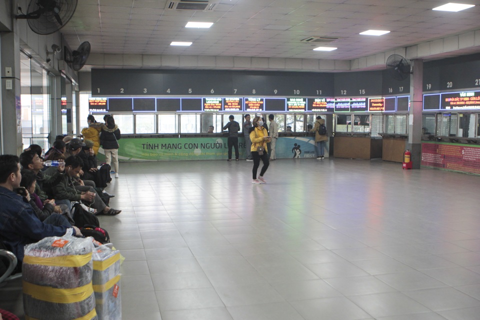 Hà Nội: Bến xe vắng lạ thường chiều cuối năm - 6