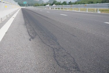 Cao tốc Nghi Sơn - Diễn Châu nghi bị đổ hóa chất phá hoại