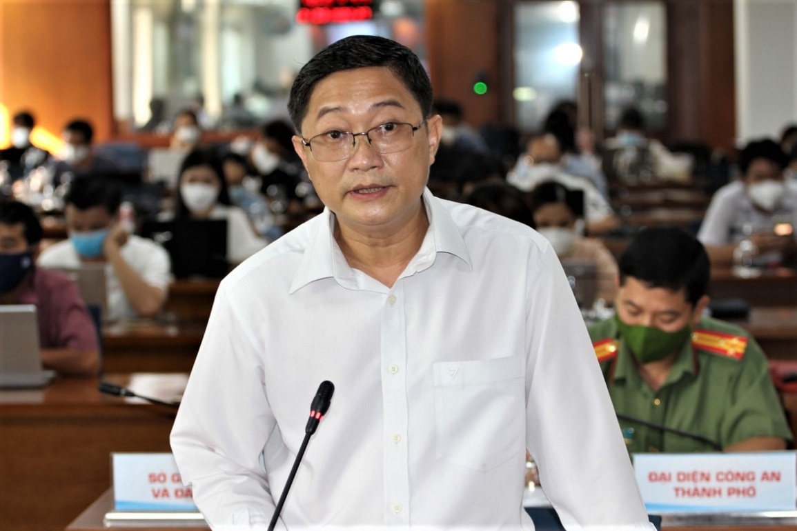 TPHCM lập chuyên án điều tra nạn quấy rối tình dục trên xe buýt - 1 TPHCM lập chuyên án điều tra nạn quấy rối tình dục trên xe buýt - 1