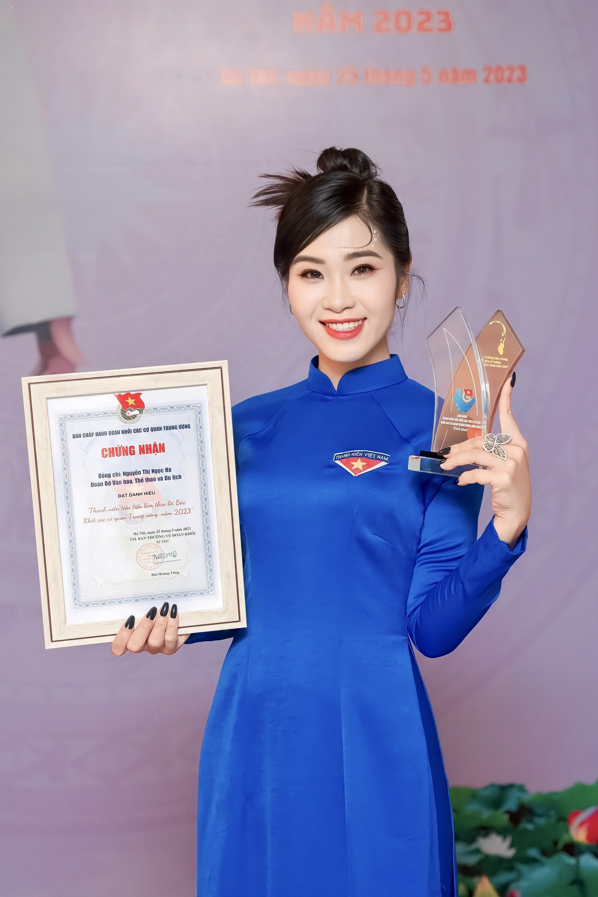 Nữ ca sĩ Hà Nội kể phút xúc động khi xẩm ngân vang ngoài biên giới Việt Nam - 9 Nữ ca sĩ Hà Nội kể phút xúc động khi xẩm ngân vang ngoài biên giới Việt Nam - 9