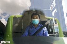 Tài xế xe buýt ở TPHCM "một mình một ngựa" xông pha chống dịch Covid-19