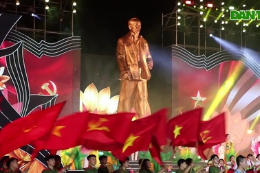 Khai mạc Lễ hội Làng Sen 2025, khánh thành tượng "Bác Hồ về thăm quê"