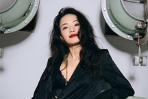 "Biểu tượng gợi cảm" Thư Kỳ căng tràn sức sống ở tuổi 45