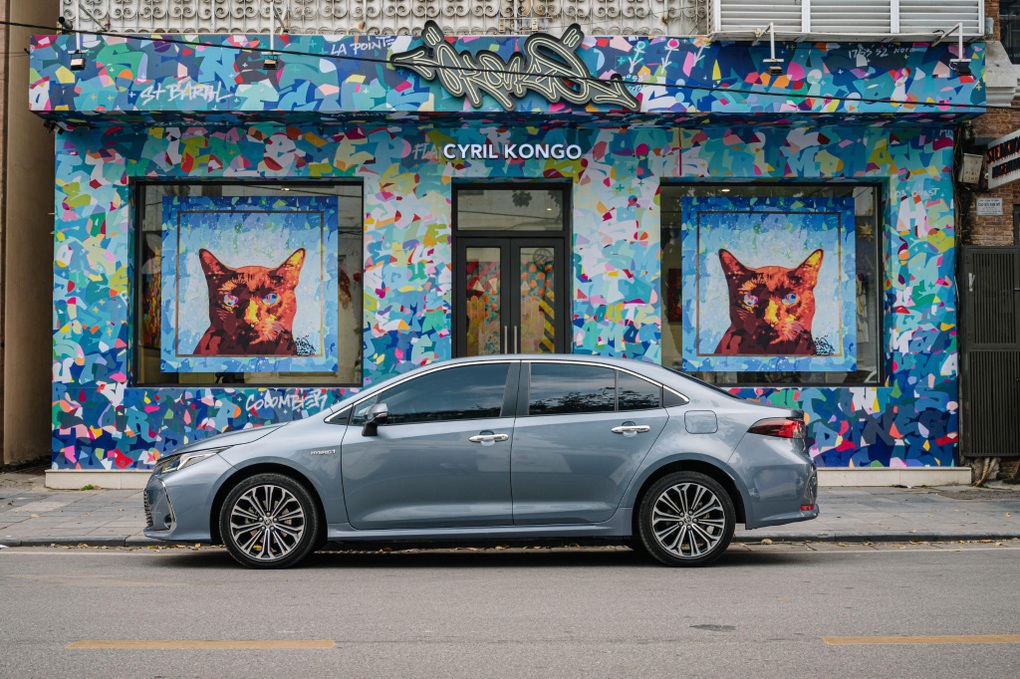 Toyota Corolla Altis Hybrid - xe xanh cho hành trình cân bằng cuộc sống - 2 Toyota Corolla Altis Hybrid - xe xanh cho hành trình cân bằng cuộc sống - 2