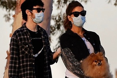 Kate Beckinsale hạnh phúc bên bạn trai kém 24 tuổi