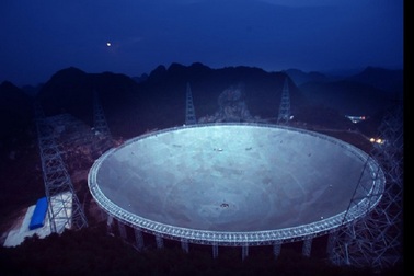 Trung Quốc lắp xong kính thiên văn khủng "săn" người ngoài hành tinh