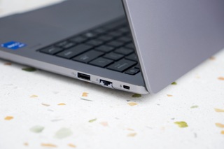 Asus ExpertBook P3 trong mắt dân văn phòng: Có đủ thuyết phục? - 12 Asus ExpertBook P3 trong mắt dân văn phòng: Có đủ thuyết phục? - 12