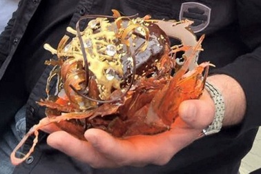 Lóa mắt với món bánh rán rắc vàng