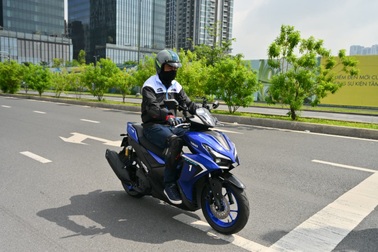 Yamaha NVX 2025: Lái mượt phố đông, bứt phá theo cách riêng với YECVT