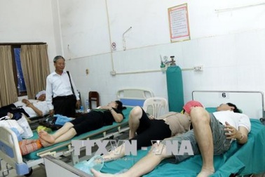 Xe chở 23 người Việt tại Lào gặp tai nạn, 2 người tử vong